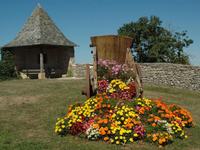 Parc fleuri à Sébazac-Concourès