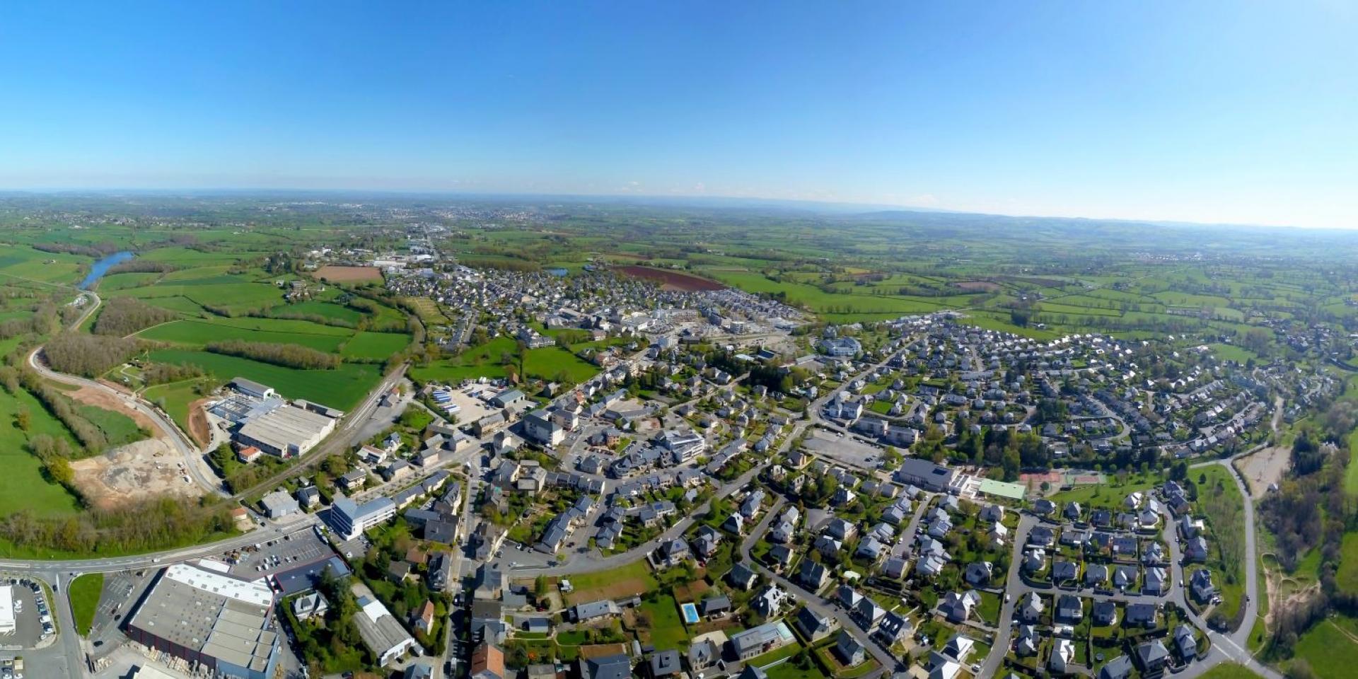 Panorama aérien de la ville de Luc-la-Primaube
